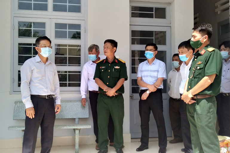 Ông Đặng Trí Dũng - Phó Chủ tịch UBND tỉnh kiểm tra công tác phòng chống dịch Covid-19 tại các huyện phía Nam