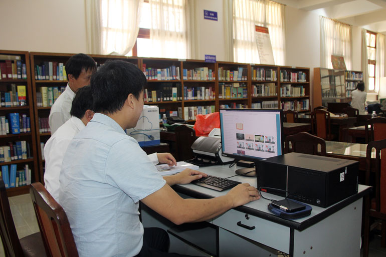 Chuyển giao phương pháp truy cập dữ liệu cho cán bộ Thư viện