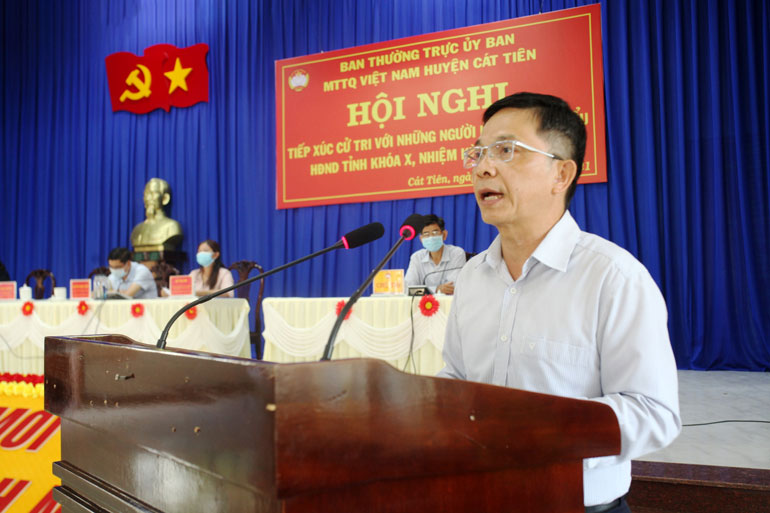 Thay mặt các ứng cử viên, ông Đặng Trí Dũng - Ủy viên Ban Thường vụ Tỉnh ủy, Phó Chủ tịch UBND tỉnh tiếp thu, ghi nhận các ý kiến đóng góp, gửi gắm tâm tư, nguyện vọng của cử tri Cát Tiên 