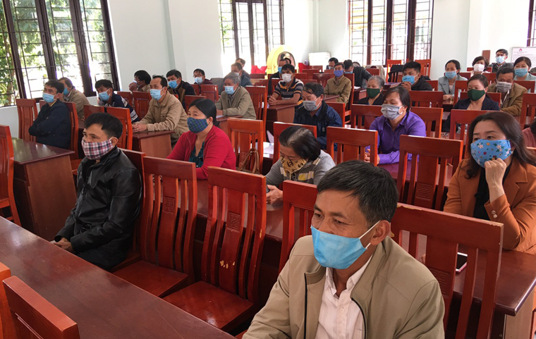 Cử tri tham gia buổi tiếp xúc