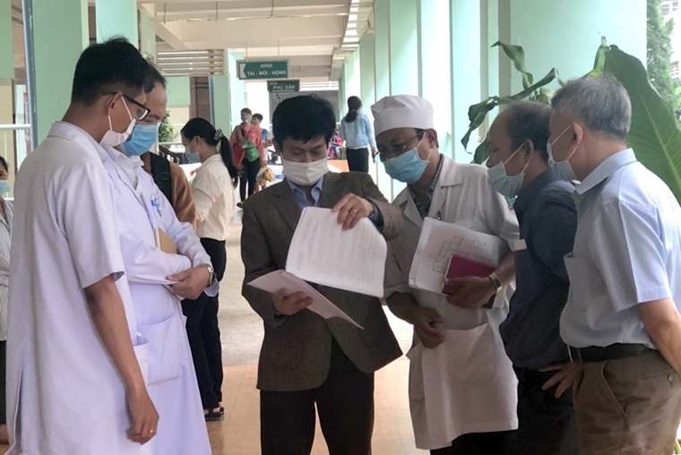 Giám đốc Sở Y tế kiểm tra đột xuất công tác phòng chống dịch Covid-19 tại các bệnh viện