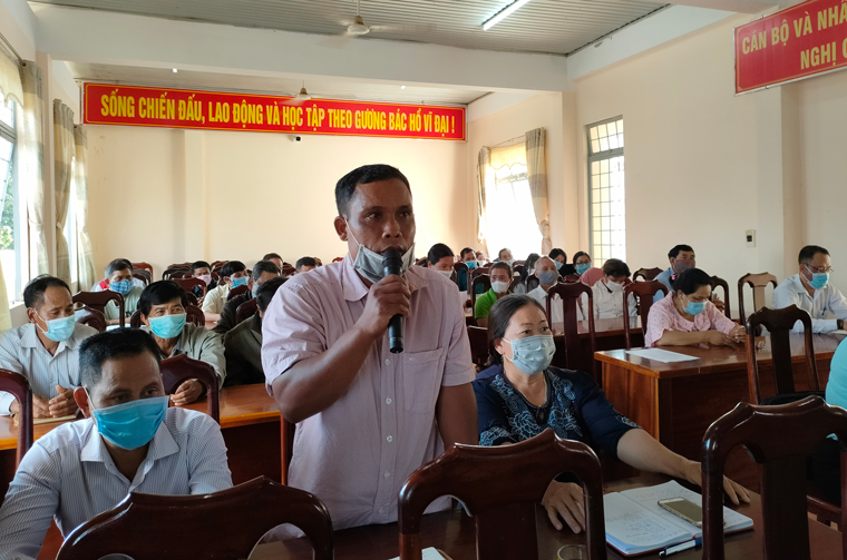 Cử tri xã N’thol Hạ nêu ý kiến