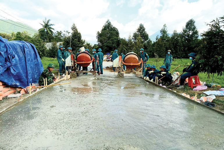 Quân đội chung sức xây dựng nông thôn mới trong vùng đồng bào dân tộc thiểu số