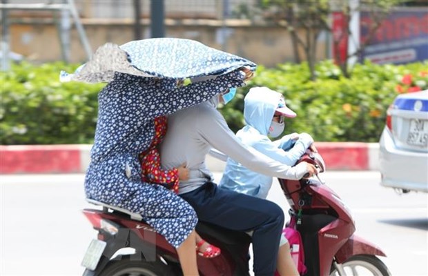 Nắng nóng gay gắt tiếp tục bao trùm Bắc Bộ và vùng núi Trung Bộ