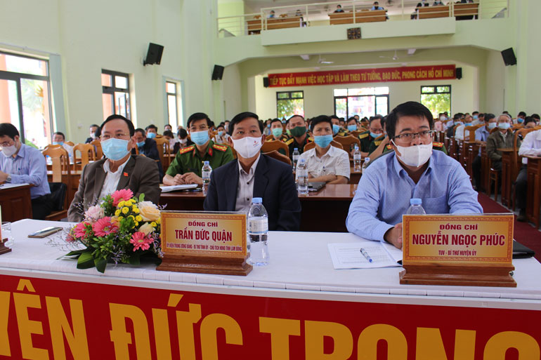 Ứng cử viên đại biểu Quốc hội khóa XV đơn vị bầu cử số 1 tiếp xúc cử tri Đức Trọng