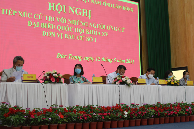 Các ứng cử viên đại biểu Quốc hội khóa XV đơn vị bầu cử số 1 tiếp xúc với cử tri huyện Đức Trọng