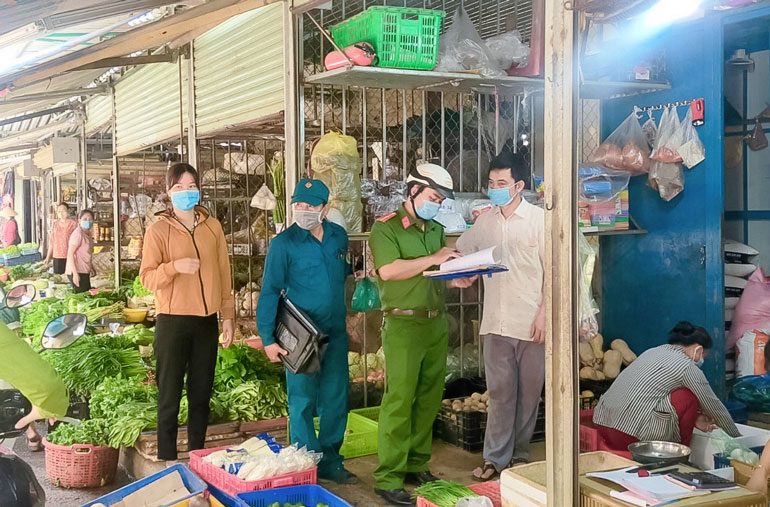 Đạ Tẻh và Đạ Huoai tiếp tục xử phạt các trường hợp không đeo khẩu trang nơi công cộng