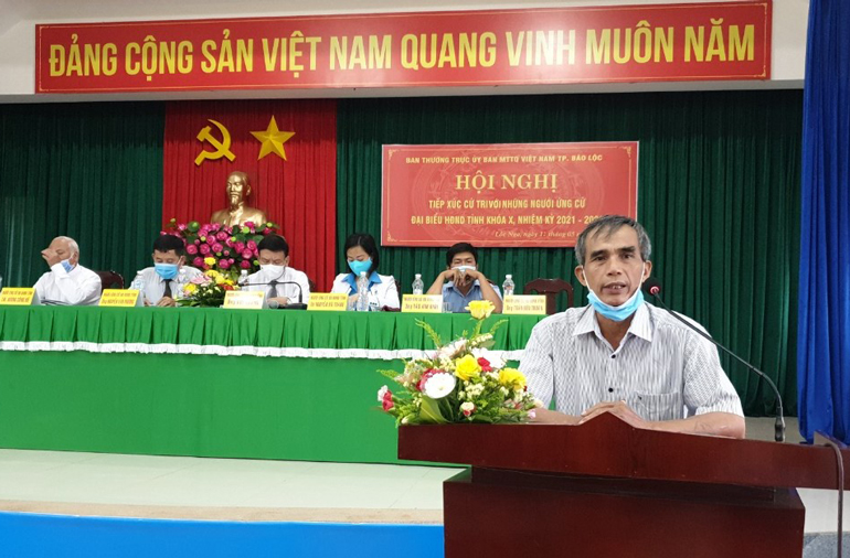 Các cử tri phát biểu ý kiến