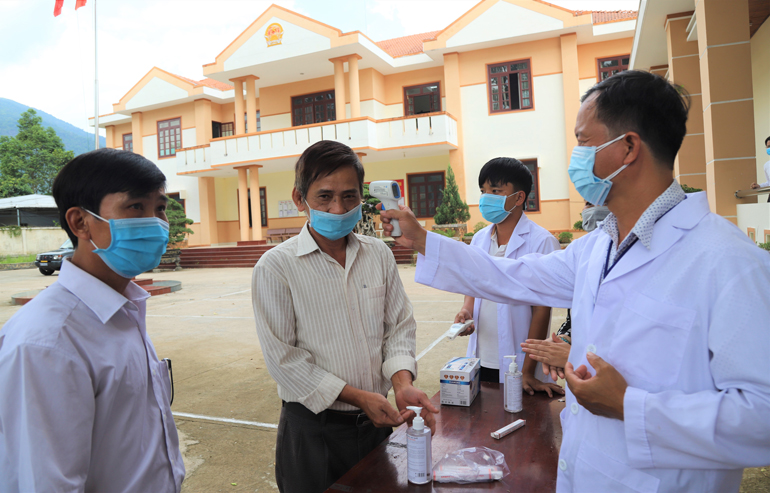 Ứng cử viên đại biểu Quốc hội đơn vị bầu cử số 3 tiếp xúc cử tri tại huyện Đạ Huoai
