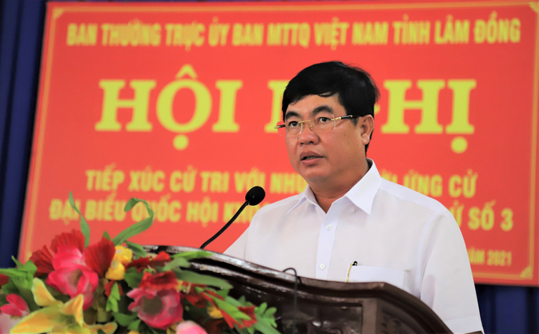 Ông Trần Đình Văn – Phó Bí thư Thường trực Tỉnh ủy Lâm Đồng thay mặt các ứng cử viên đại biểu Quốc hội phát biểu tiếp thu ý kiến, kiến nghị cử tri