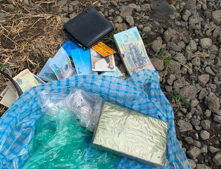 Bắt giữ đối tượng vận chuyển 1 bánh heroin