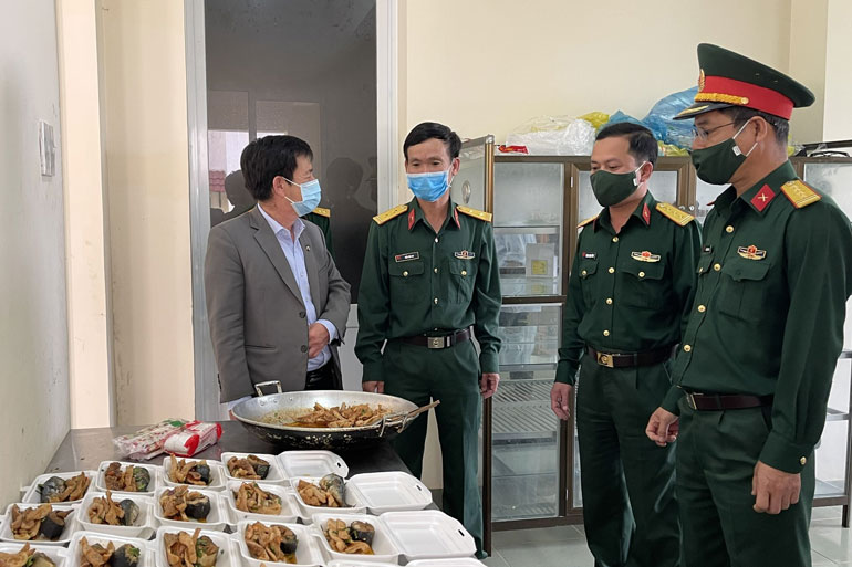 Lãnh đạo UBND tỉnh kiểm tra công tác phòng, chống dịch COVID-19 tại khu cách ly tập trung Bệnh xá H32 - Bộ Chỉ huy Quân sự tỉnh.