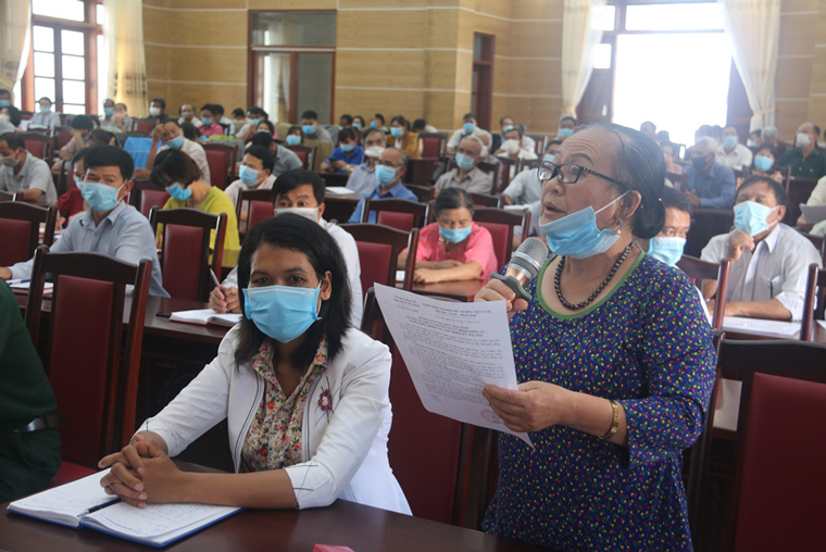 Các ứng cử viên đại biểu Quốc hội khóa XV đơn vị bầu cử số 2 tiếp xúc cử tri tại Di Linh