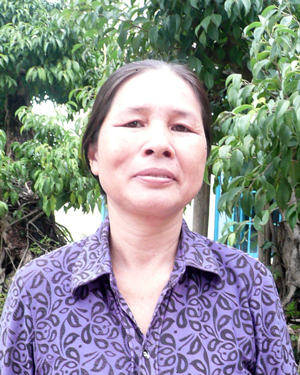 Bà Triệu Thị Mọi, Tổ trưởng kiêm Bí thư Chi bộ Tổ dân phố 3, thị trấn Phước Cát, Cát Tiên.