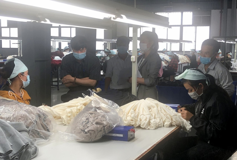 Đoàn kiểm tra Sở Y tế Lâm Đồng kiểm tra công tác phòng chống dịch Covid-19 tại Công ty may mặc First Team - Khu Công nghiệp Lộc Sơn