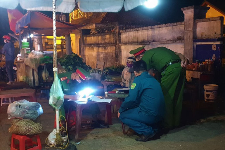 Xử lý nhiều quán ăn vỉa hè không tuân thủ quy định phòng chống dịch Covid-19