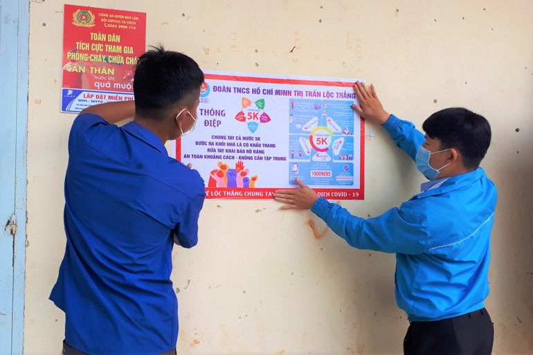 Tuổi trẻ huyện Bảo Lâm gắn thông điệp 5K tại các điểm bầu cử trên địa bàn