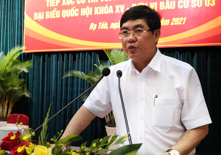 Ông Trần Đình Văn - Phó Bí thư Thường trực Tỉnh ủy Lâm Đồng thay mặt các ứng cử viên đại biểu Quốc hội phát biểu tiếp thu ý kiến, kiến nghị cử tri