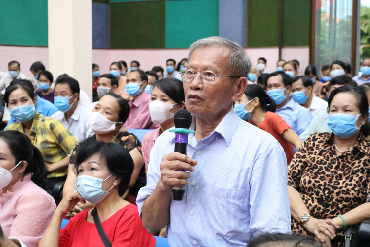 Cử tri góp ý tại Hội nghị
