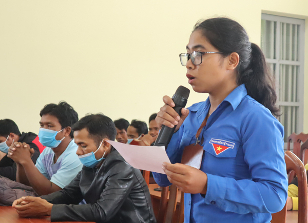 Cử tri ba xã đóng góp ý kiến tại hội nghị tiếp xúc cử tri