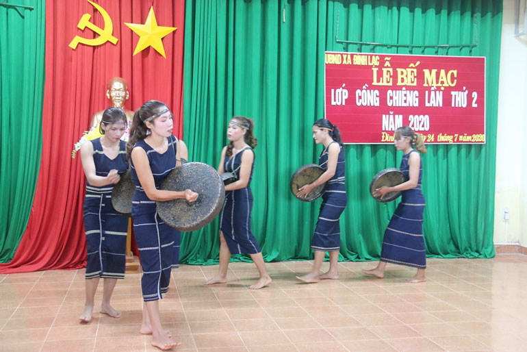 Điểm sáng ở làng công giáo