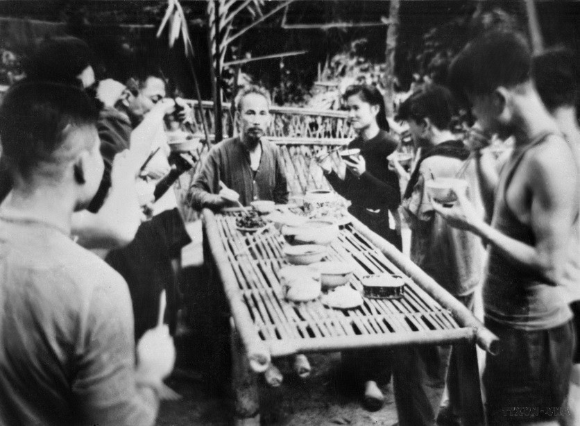 Bác Hồ - Người là niềm tin thiết tha nhất