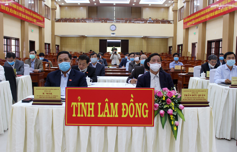 Lãnh đạo Tỉnh ủy - Ủy ban Bầu cử tỉnh và các sở, ngành, đơn vị, địa phương tham dự đầy đủ, thực hiện nghiêm quy định 5K khi tham dự họp trực tuyến