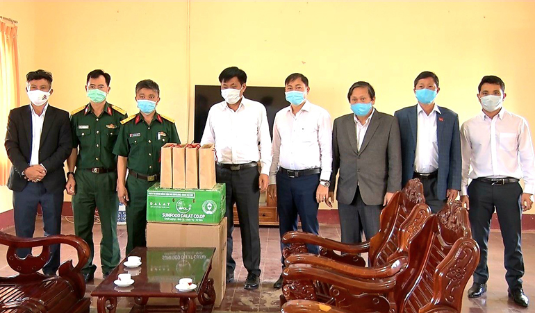 Lãnh đạo thành phố Đà Lạt thăm, tặng quà, động viên cán bộ, chiến sĩ các khu cách ly vượt qua khó khăn, tiếp tục chung tay cùng chính quyền thực hiện phòng chống dịch hiệu quả