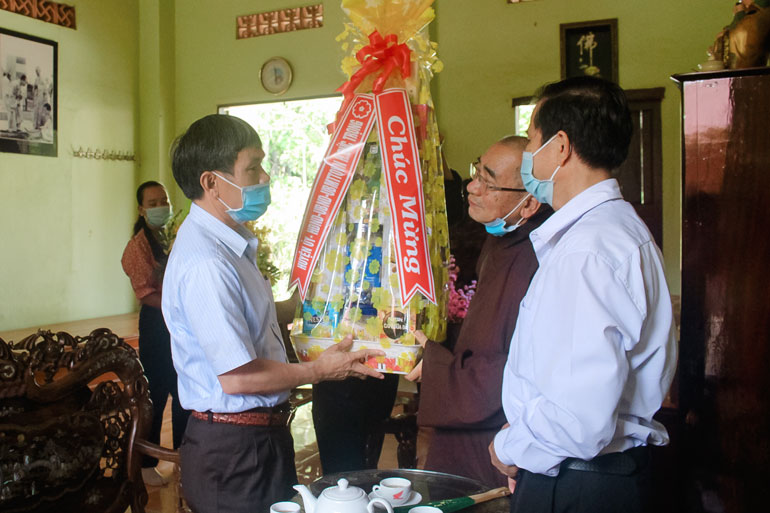 Đức Trọng: Thăm các cơ sở tôn giáo nhân Đại lễ Phật đản 2021