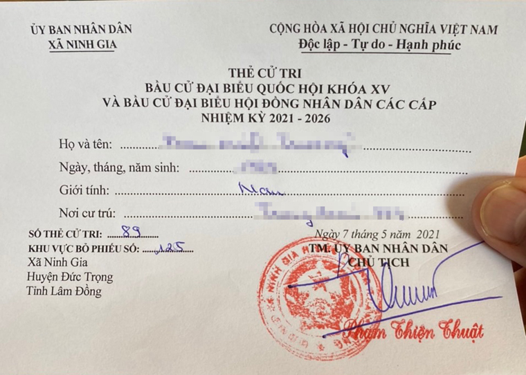 217 công dân trong 6 khu cách ly của quân đội đã nhận thẻ cử tri