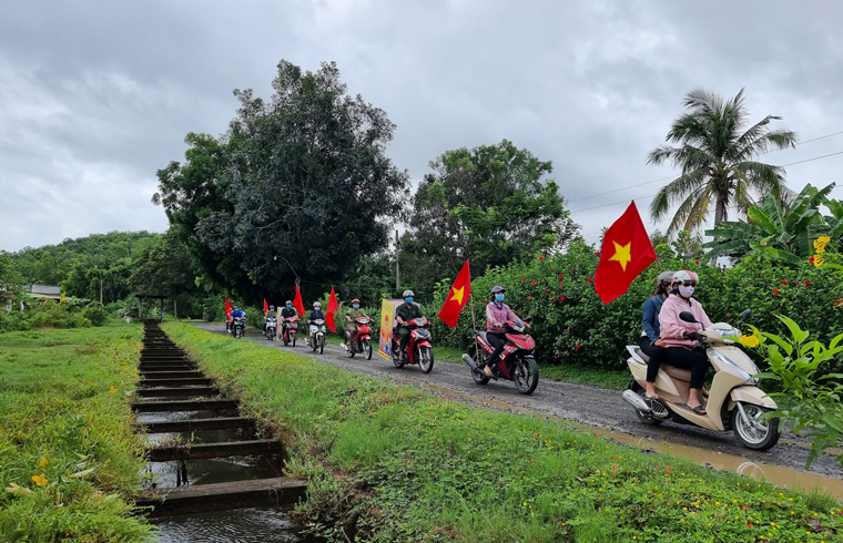 Tuổi trẻ Đạ Tẻh đồng loạt ra quân tuyền truyền về các thôn, xóm về ngày hội lớn