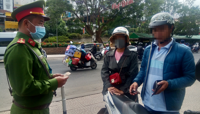 Đà Lạt: Phạt 302 trường hợp với số tiền gần 377 triệu đồng vì không đeo khẩu trang nơi công cộng