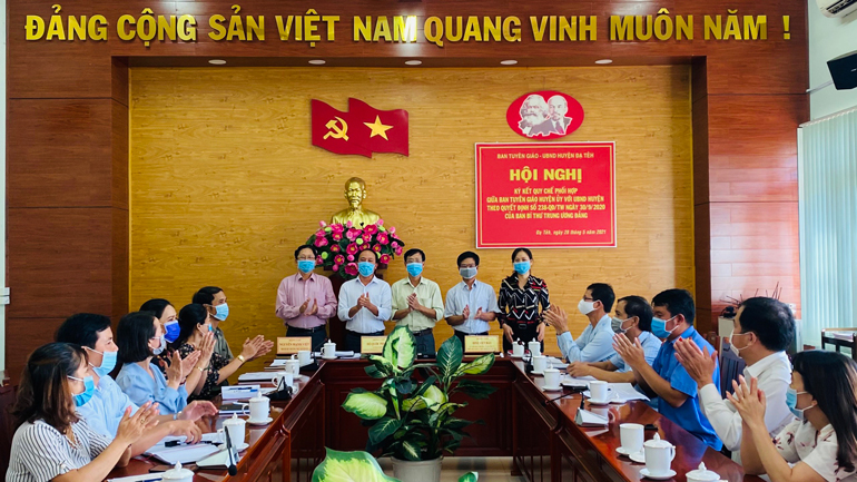Đạ Tẻh: Ký kết chương trình phối hợp giữa Ban Tuyên giáo Huyện ủy với UBND huyện