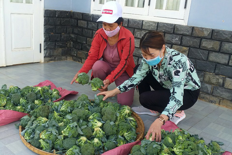 Phụ nữ Đức Trọng chung tay phòng, chống COVID-19