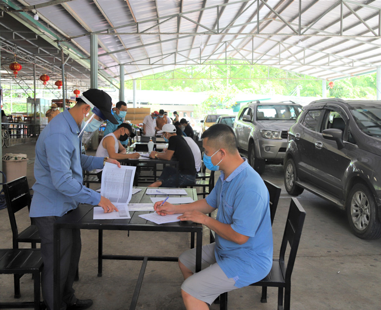 Đạ Huoai: Tạm dừng nhận và trả kết quả thủ tục hành chính đối với những người trở về từ các vùng dịch