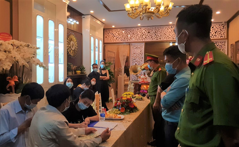 Bảo Lộc: Hơn 30 người tập trung khai trương thẩm mỹ viện vi phạm quy định phòng chống dịch