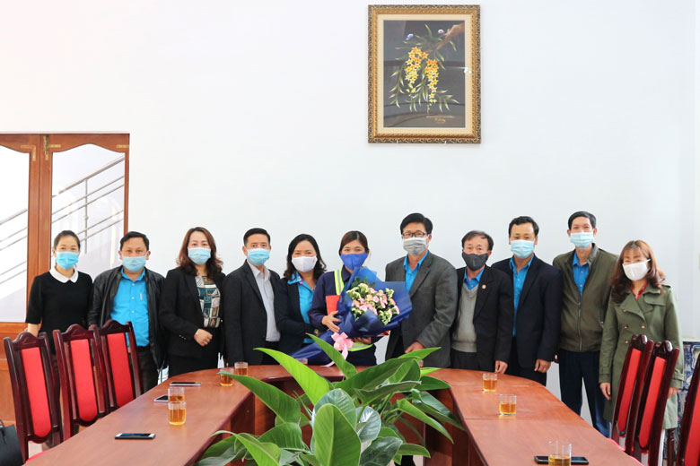 Và mình cùng giữ sạch quê hương...