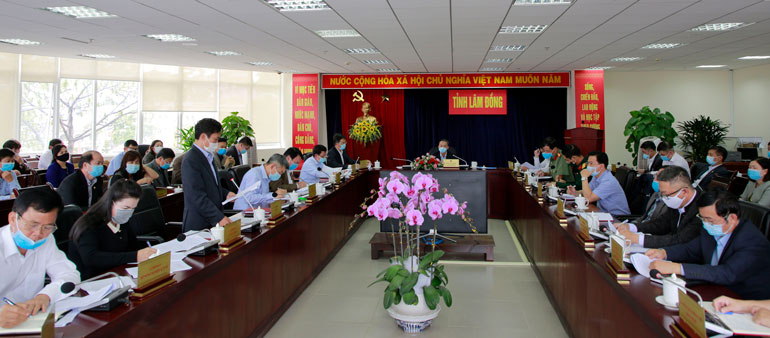Tại điểm cầu trung tâm có sự tham dự của lãnh đạo các sở ban ngành, MTTQ, HĐND và đoàn thể xã hội...