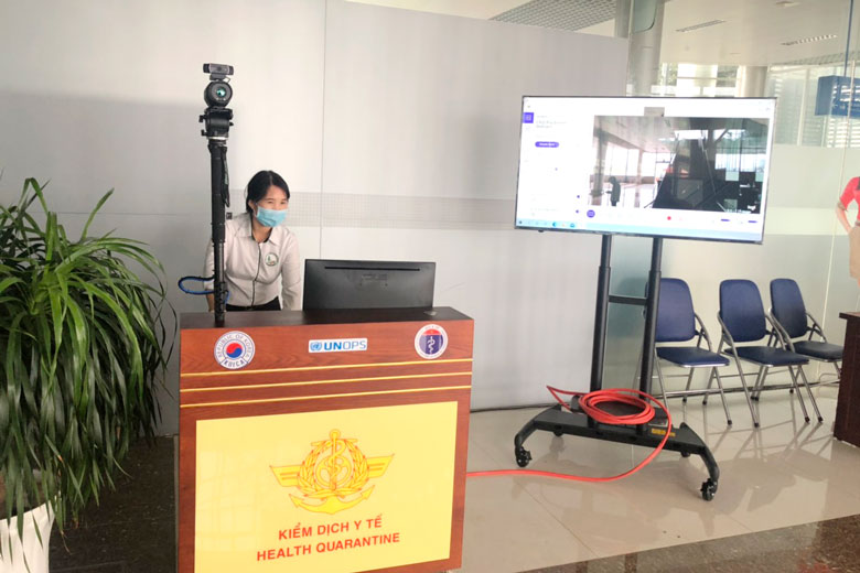 Lắp đặt thêm 2 máy đo thân nhiệt từ xa tại Cảng hàng không Liên Khương