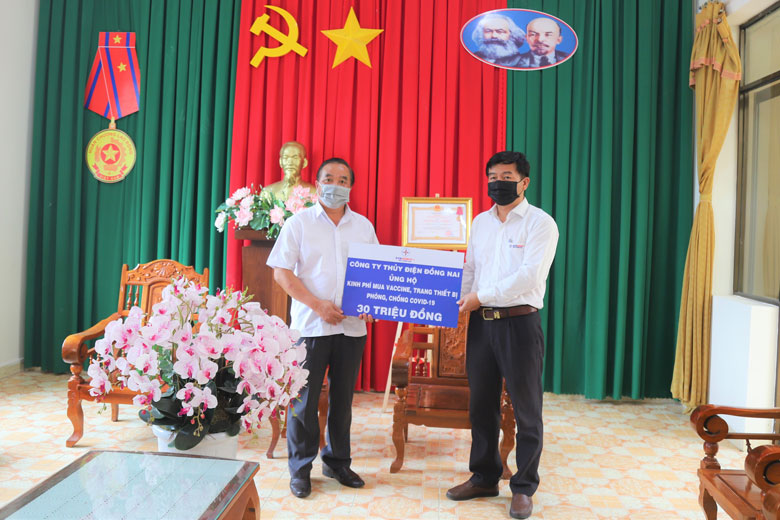 Công ty Thủy điện Đồng Nai ủng hộ Quỹ phòng chống Covid-19
