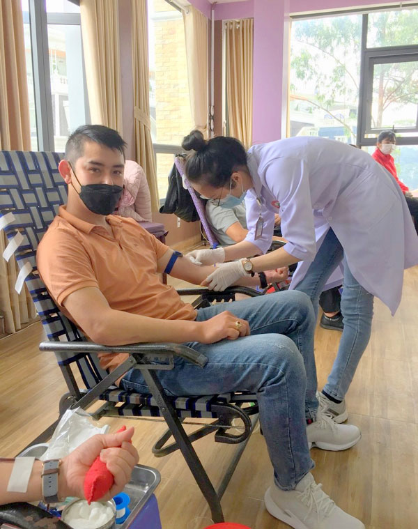 Vận động hiến máu tình nguyện qua mạng xã hội