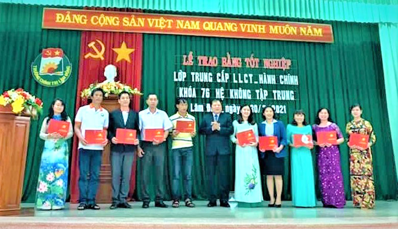 Nâng chất lượng đội ngũ cán bộ, công chức, viên chức của tỉnh