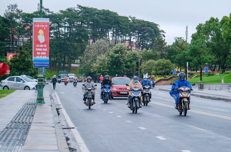 Cần đề phòng mưa lớn cục bộ kèm lốc, sét và gió giật mạnh