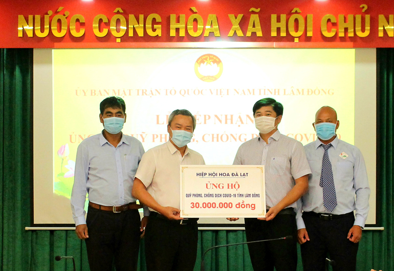 Hiệp hội Hoa Đà Lạt ủng hộ 30 triệu đồng