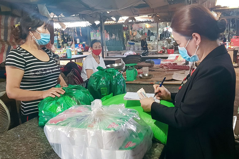 Phụ nữ Lâm Hà chung tay phòng, chống dịch COVID-19