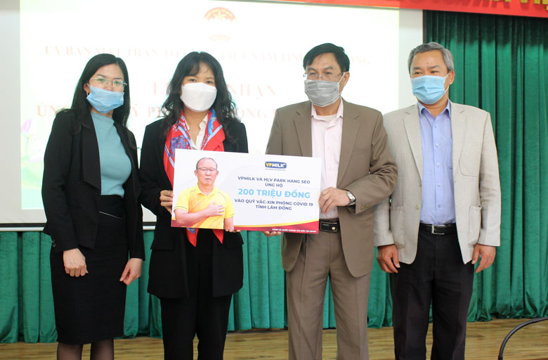 Ông Park Hang Seo cùng VP Milk ủng hộ 200 triệu đồng cho Quỹ phòng chống dịch Covid-19 tỉnh Lâm Đồng
