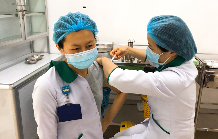 Bệnh viện Hoàn Mỹ Đà Lạt hoàn thành tiêm chủng vắc xin Covid-19 đợt 2 cho nhân viên y tế