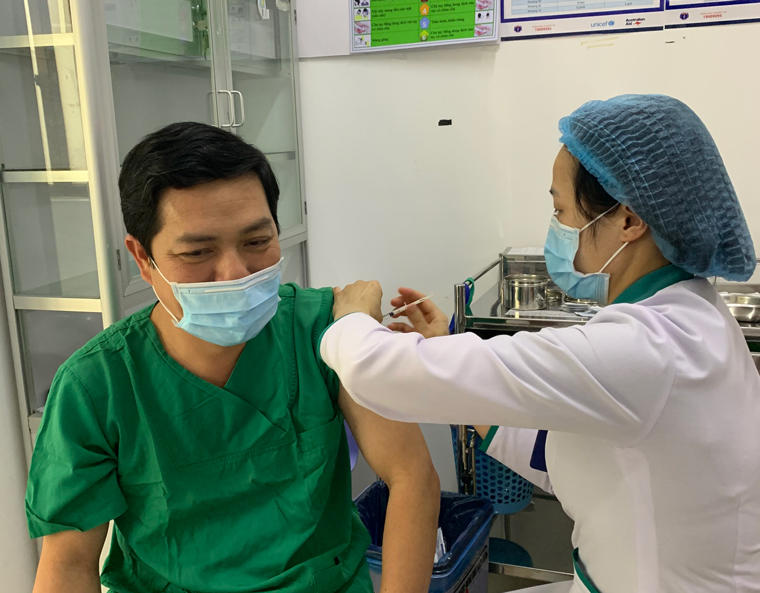 Lập sổ sức khỏe điện tử phục vụ tiêm chủng vắc xin phòng Covid-19