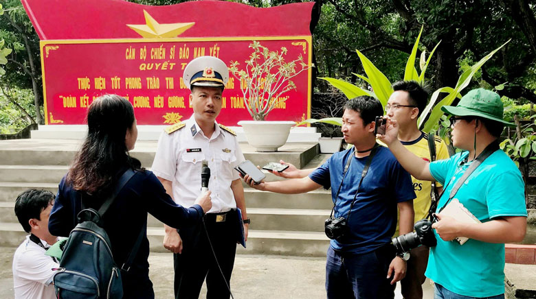 Tâm ta có sáng, lòng ta có trong, bút ta có sắc?