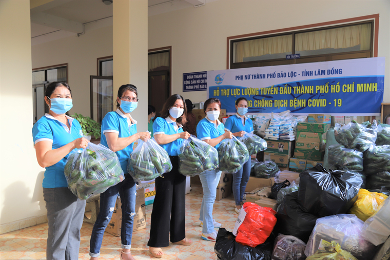Chuyến xe yêu thương của phụ nữ Bảo Lộc hướng về thành phố mang tên Bác